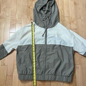 Lightweight windbreaker style jacket